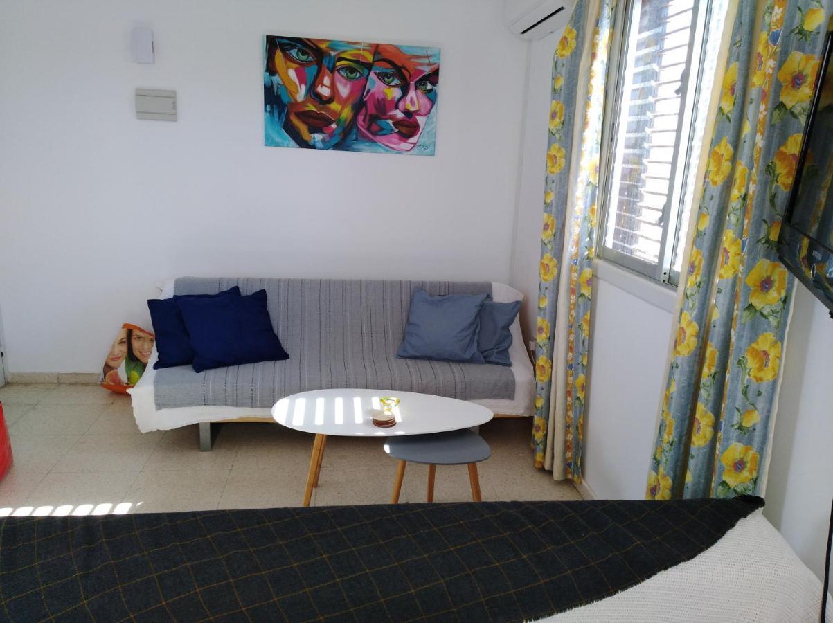Larnaca, Pervolia 1 Bedroom Seaside Apartment 外观 照片