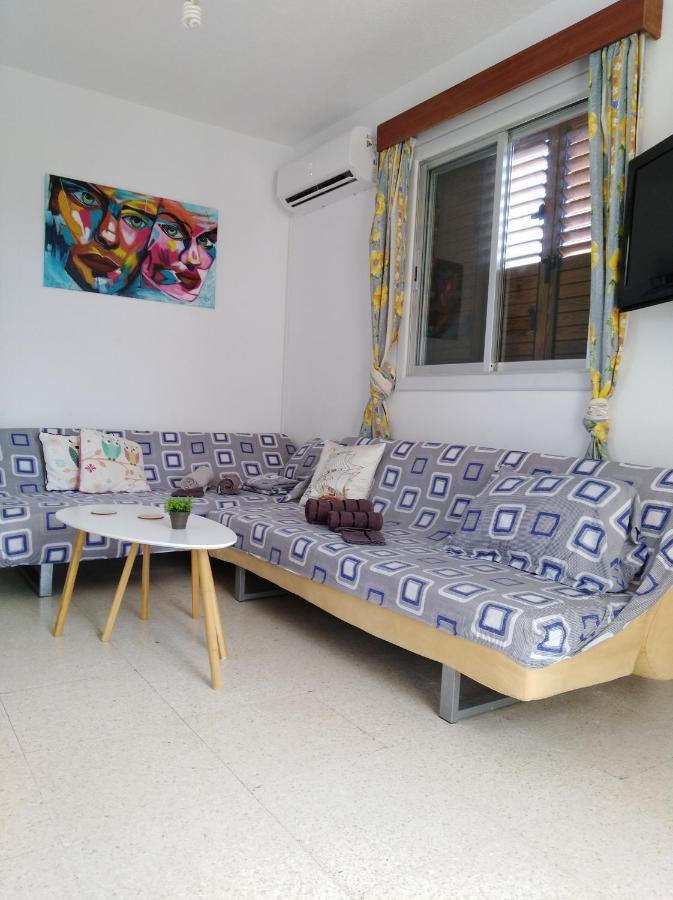 Larnaca, Pervolia 1 Bedroom Seaside Apartment 外观 照片