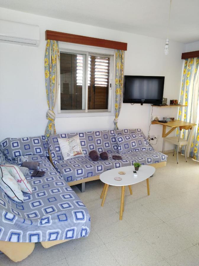 Larnaca, Pervolia 1 Bedroom Seaside Apartment 外观 照片